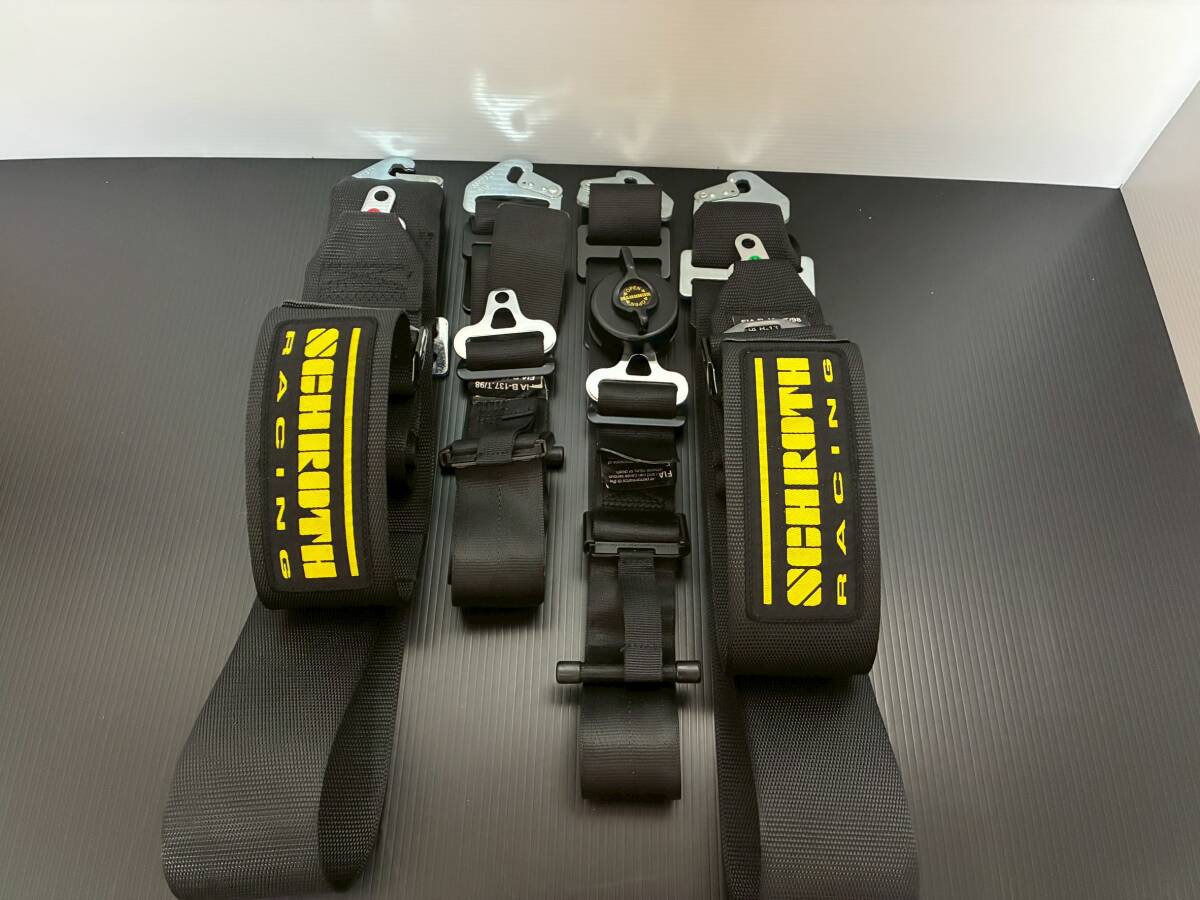 ポルシェ 991GT3純正 シュロス SCHROTH 6点式シートベルト 赤 超希少の 