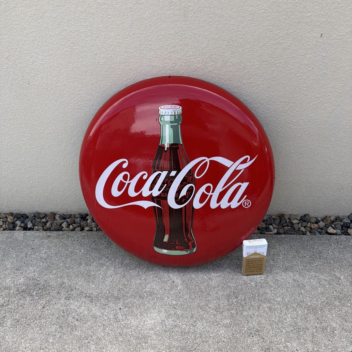 コカコーラビンテージ丸型看板 Coca Cola（コカコーラ） ブリキ看板 ビンテージ エンボスメタルサイン