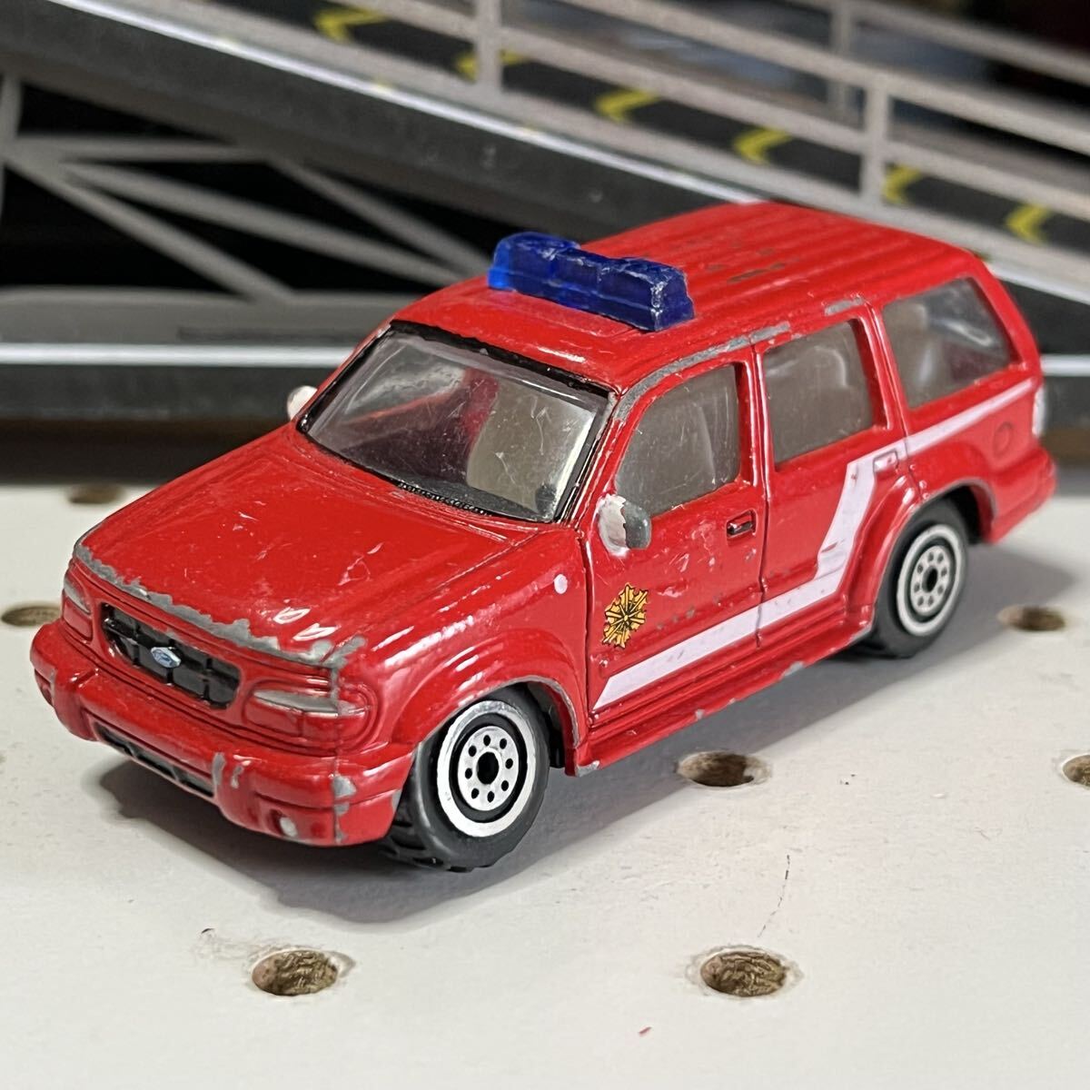 中古・美品】フォード純正 エクスプローラー 右テールレンズ 日本仕様