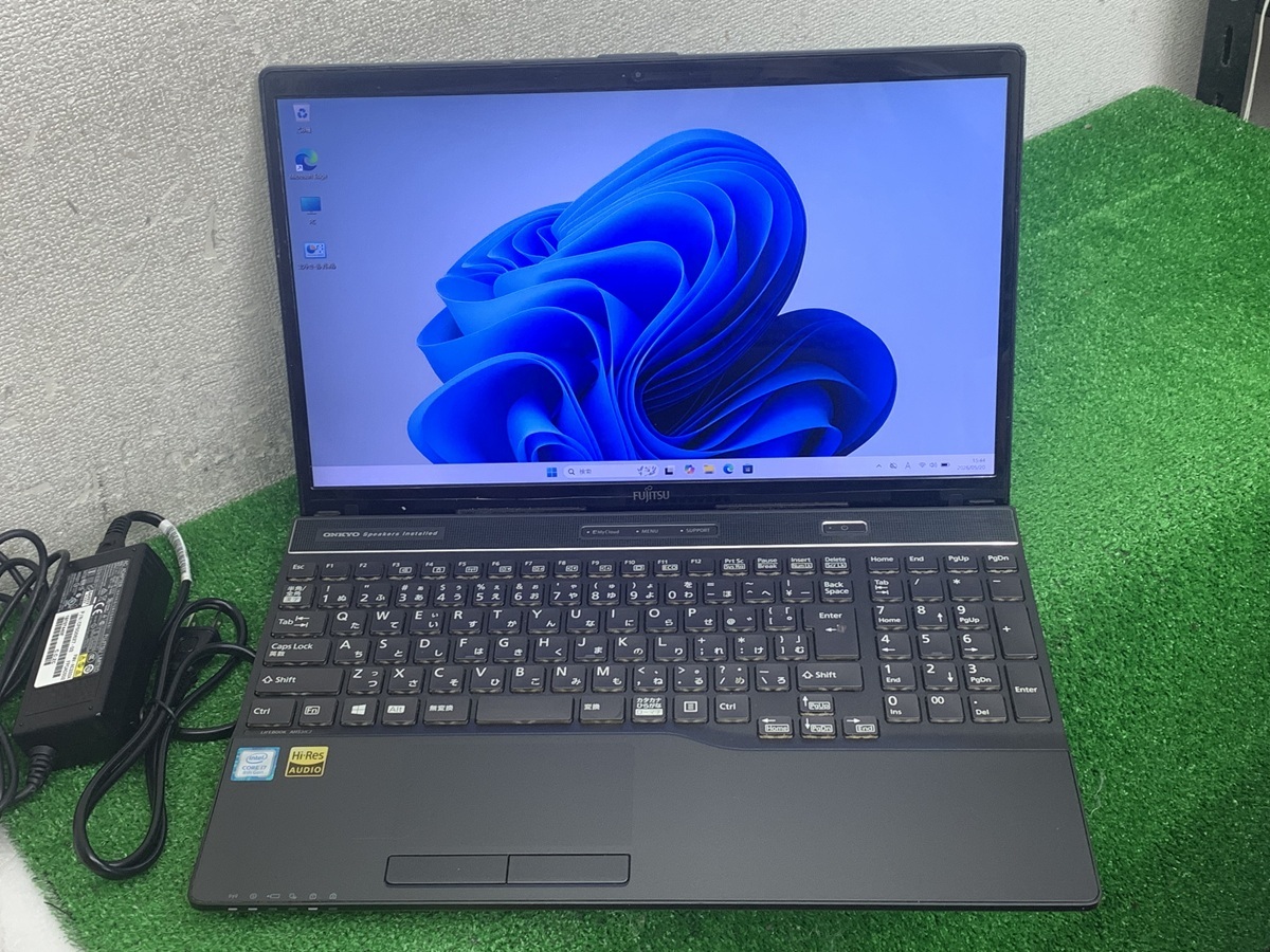 ♪ 富士通 LIFEBOOK UH55/B3 Sakura（ピンク） i3-7130U 240GB SSD