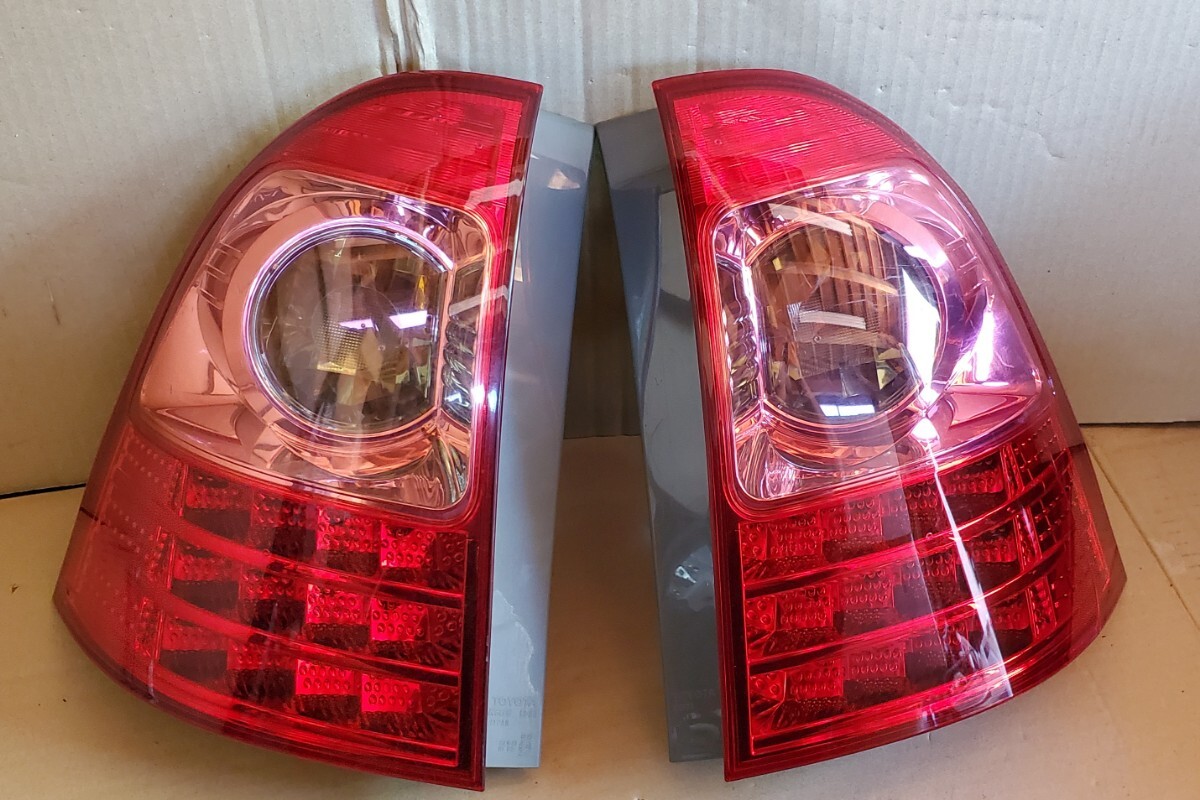 カローラ フィールダー NZE161後期 左テールランプ/KOITO 13-106/81561