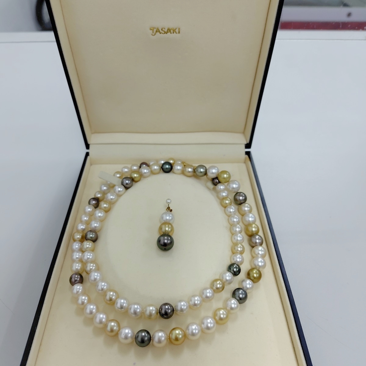 美品*希少*グッチ*BTS テテ着用*タイガー チャーム*エナメル 