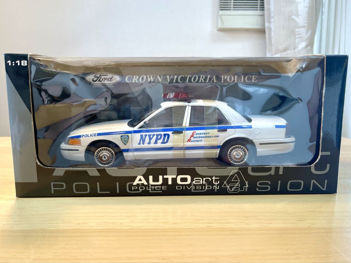 073B AUTOart 1/18 フォード クラウンビクトリア ニューヨーク