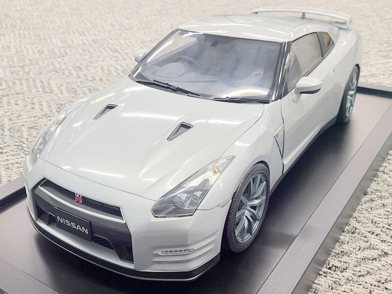 ジャンク品】Premium X 1/8scale NISSAN R35 GT-R 2011 ミニカー