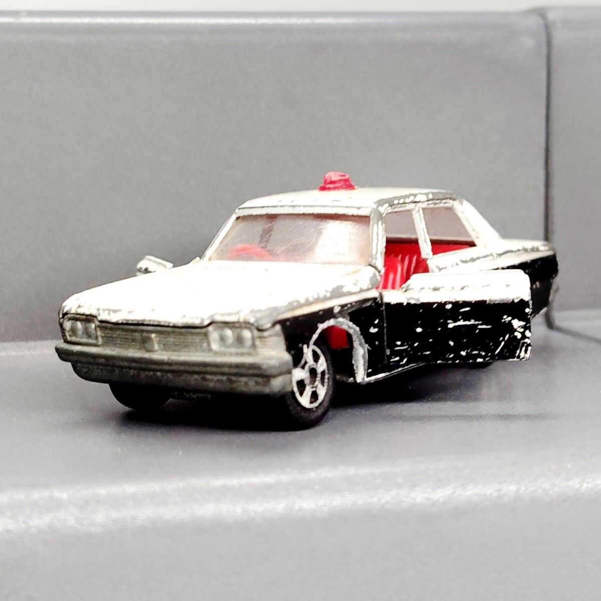 トミカ F51 キャデラック ポリスカー 青箱 STATE POLICE ② ミニカー