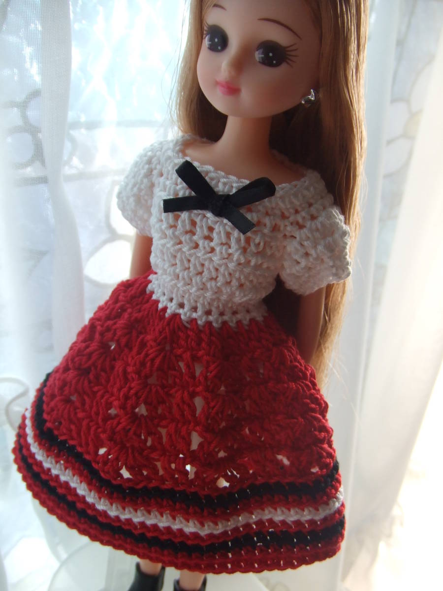 新品 リカちゃん 手作りドレス 白いパフスリーブと赤いスカートの女学生ふうセットアップワンピース ハンドメイド ドール服 かぎ針編み の落札情報詳細 ヤフオク落札価格情報 オークフリー スマートフォン版