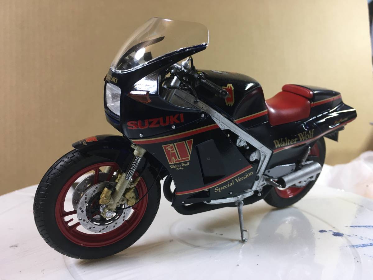 1/12 スズキRG500ガンマ ウォルターウルフカラー プラモデル完成品