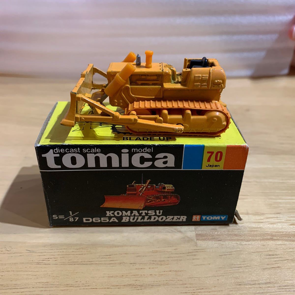 トミカ コマツ ブルドーザー D65A 4台セット No.70 1/87 トミカ コマツ ブルドーザー D65A 4台セット No.70 1/87 - メルカリ