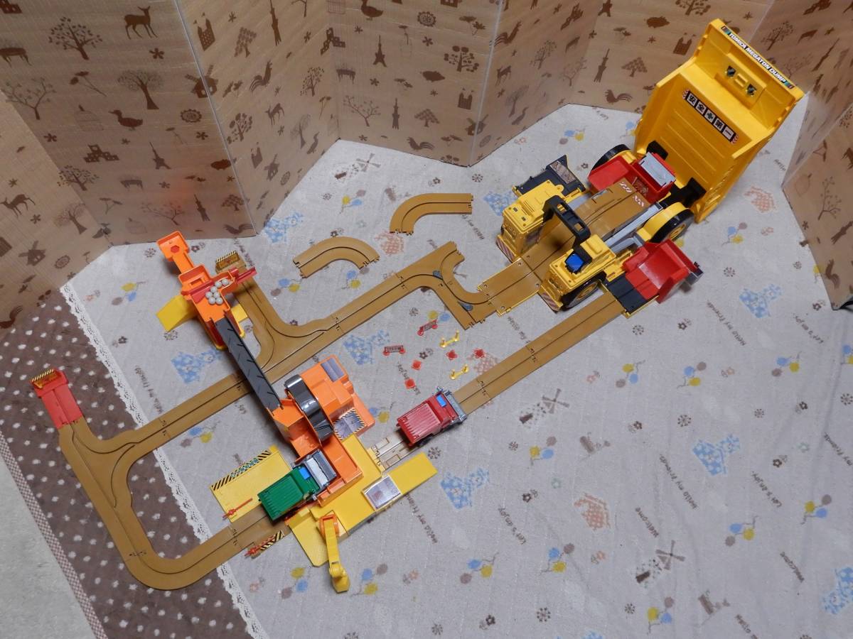 トミカ メガトンダンプ ＋ 回転バケット工事現場の落札情報詳細