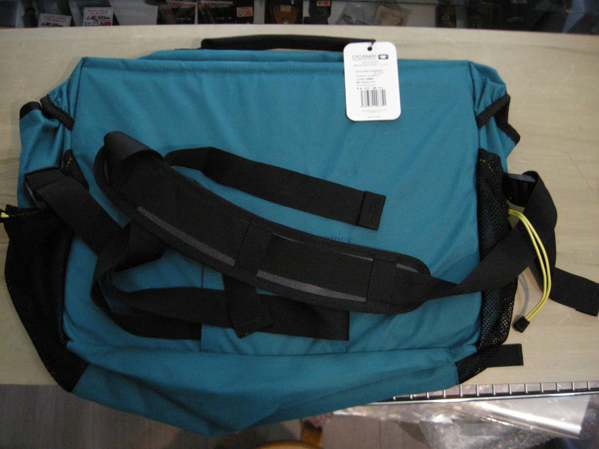 Patagonia メッセンジャーバッグ ターコイズ Patagonia HalfMass