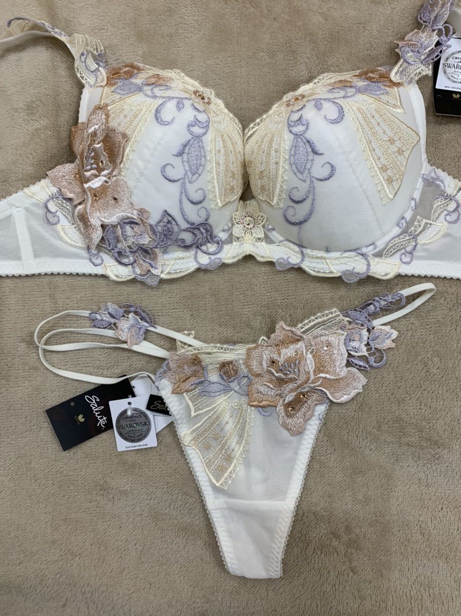 サルート 84 オーラ ブラジャー&ソングM アイボリー プレステージ