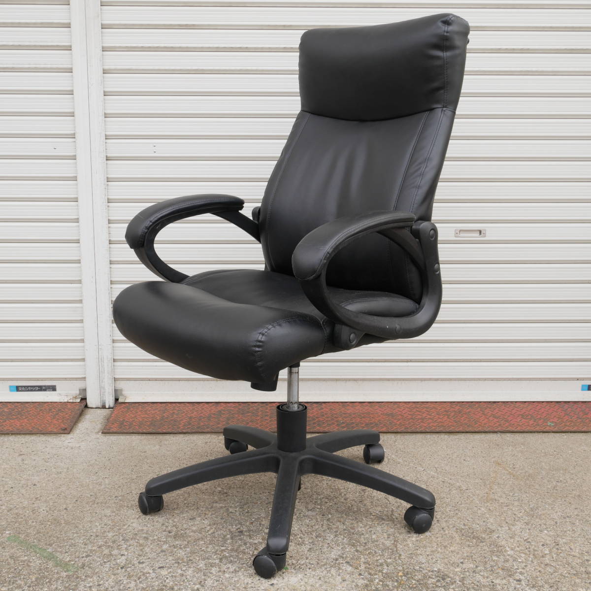 ドウシシャ ロッキング機能付き オフィスチェア ハイバックpuチェア Hlc 0311 デスクチェア ワークチェア 回転 直接引取ok 512 19 の落札情報詳細 ヤフオク落札価格情報 オークフリー スマートフォン版