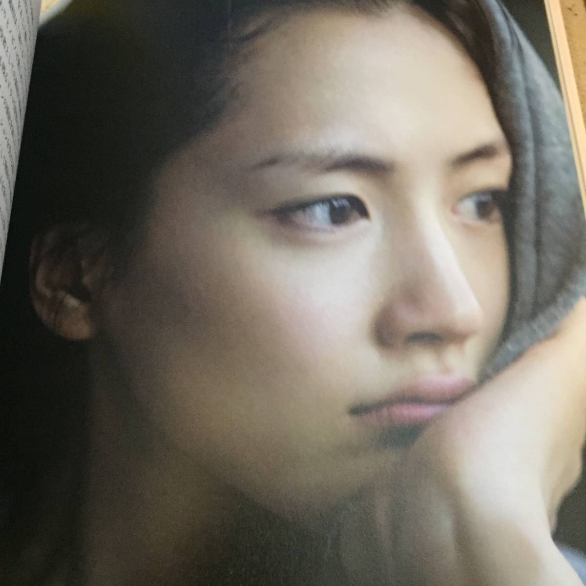 綾瀬はるか 直筆サイン入り写真 当選通知書&封筒付き カ*き様