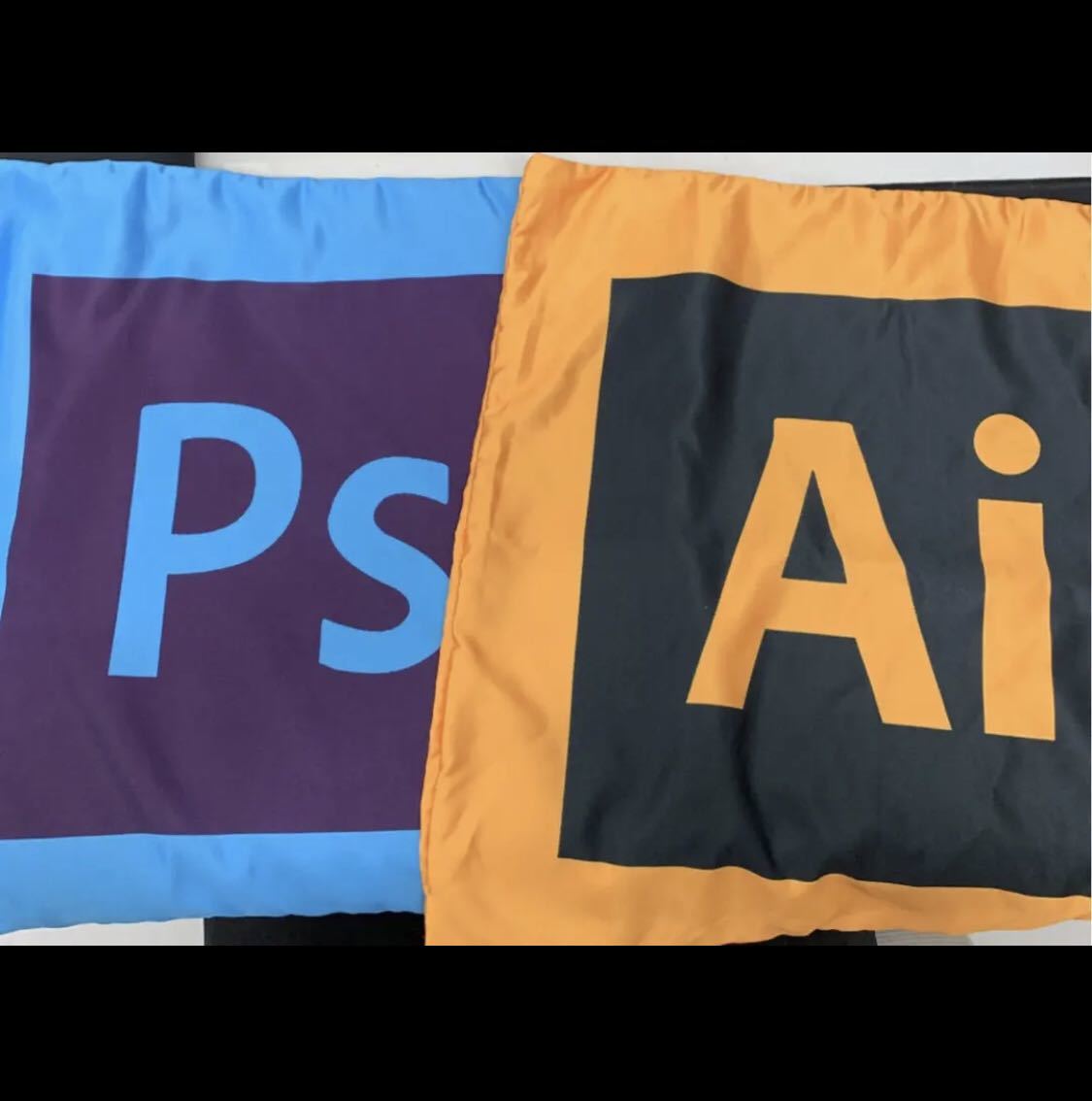 Adobe ( アドビ ) 公式クッション 【公式通販】