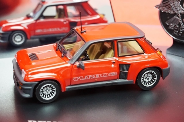 保管品 京商 ユニバーサルホビー 1：18 ルノー 5ターボ レッド 赤