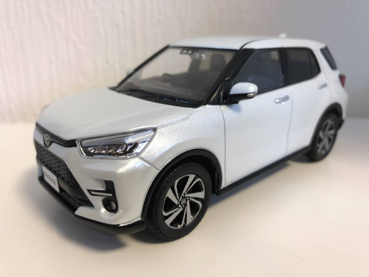 【ディーラー非売品】トヨタ ライズ カラーサンプル ホワイト ディーラー非売品】トヨタ ライズ カラーサンプル ホワイト