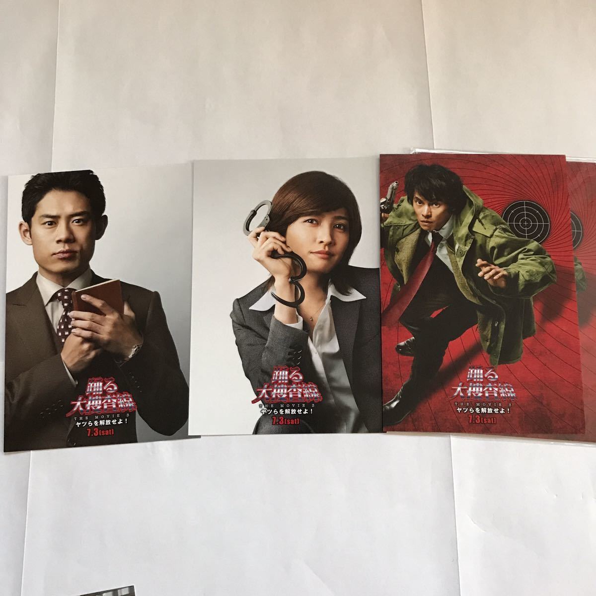 織田裕二 ポストカード3枚 ステッカー2枚 しおり1枚 広告2点 非売品 織田裕二 ポストカード3枚 ステッカー2枚 しおり1枚 広告2点 非売品