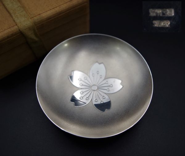 K14 銀製品 造幣局製 Silver刻印 大蔵大臣 勤続賞 桜図 盃 重量67g シルバー の落札情報詳細 ヤフオク落札価格情報 オークフリー スマートフォン版