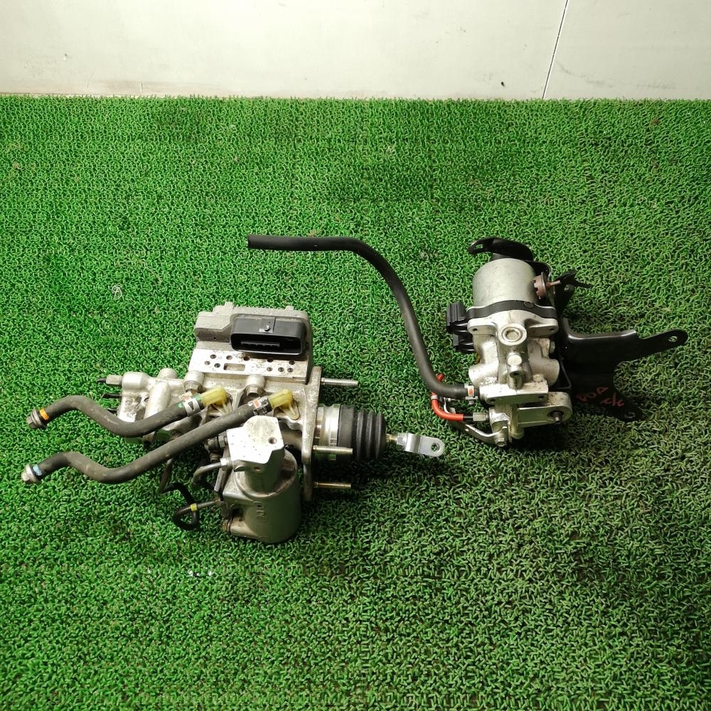 DAA-ZWR80 ノア ヴォクシー HV ブレーキブースター 47050-28030