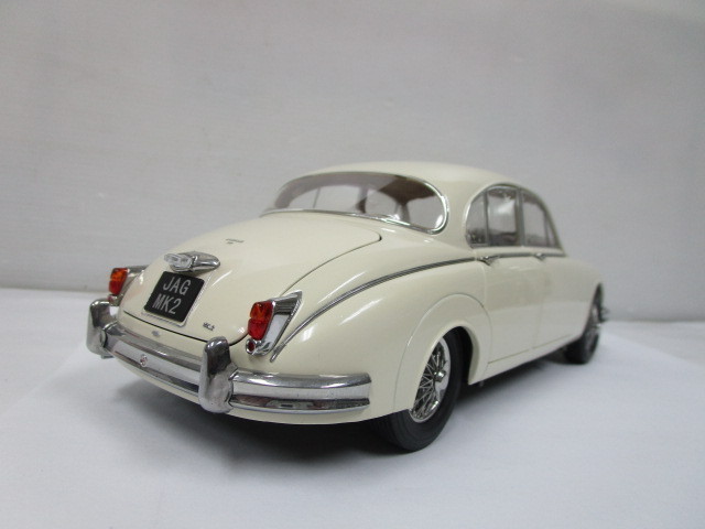 Model Icons 1 18 ジャガー Mk Ii ホワイト 右ハンドル 5125 856 の落札情報詳細 ヤフオク落札価格情報 オークフリー スマートフォン版