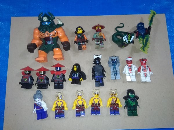 レゴ Lego ニンジャゴー ミニフィグ 悪者 アナコンドライカルト 天空海賊 ヘビヘビ族 パーツ 大量まとめてセット の落札情報詳細 ヤフオク落札価格情報 オークフリー スマートフォン版