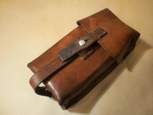 マガジンポーチ 本革 ビンテージ スイス軍☆本革 レザーポーチ