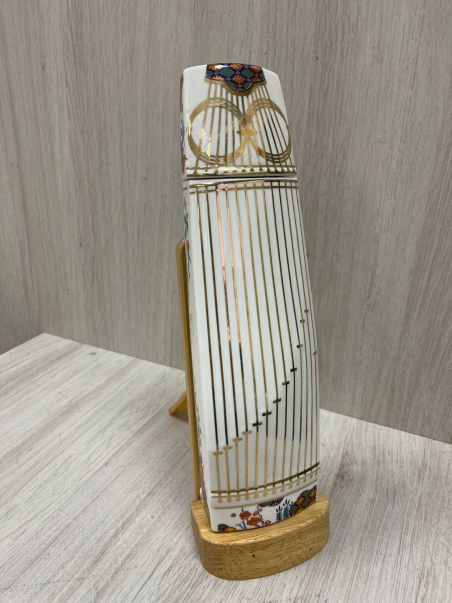 サントリーウィスキー響琴型楽器ボトル台座600ml 43%