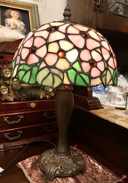 美品 ステンドライト アンティーク調 電気スタンド ベットライト ベッドサイドライト 間接照明 おしゃれスタンド 花柄 の落札情報詳細 ヤフオク落札価格情報 オークフリー スマートフォン版