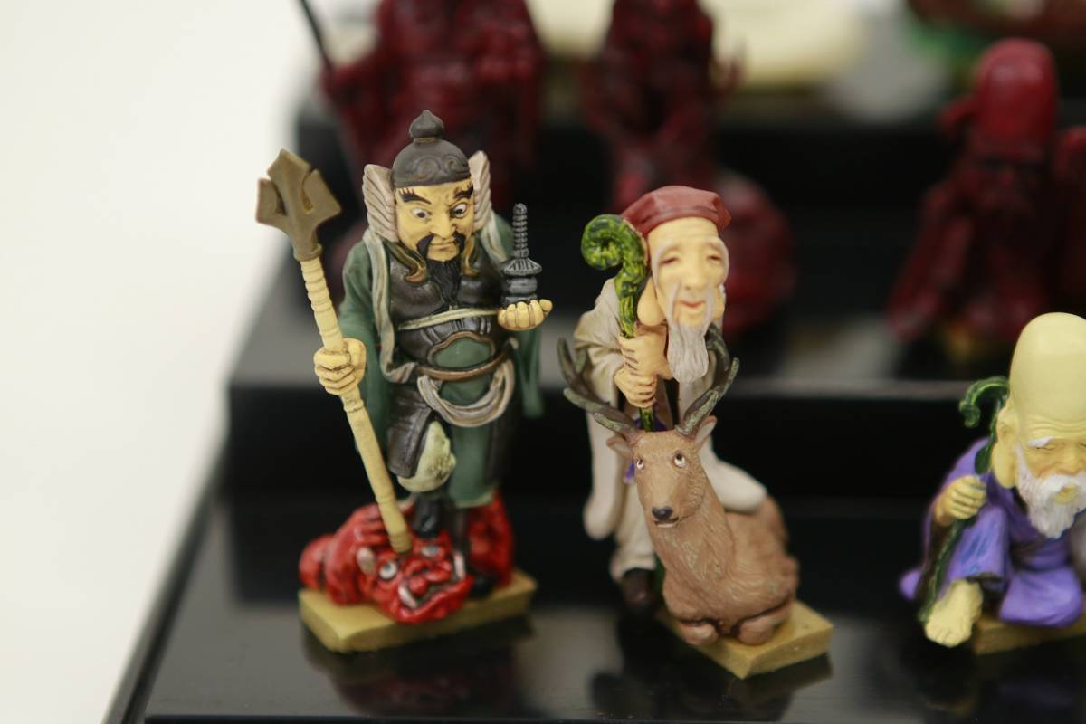 七福神 白蛇 縁起物 フィギュア 布袋様 大黒天 毘沙門天 恵比寿天 弁財天 福禄寿 寿老人 の落札情報詳細 ヤフオク落札価格情報 オークフリー スマートフォン版