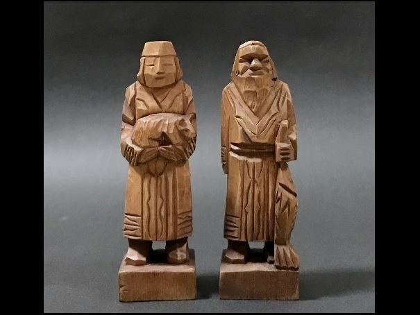 アイヌのシャーマンによる手彫り木人形