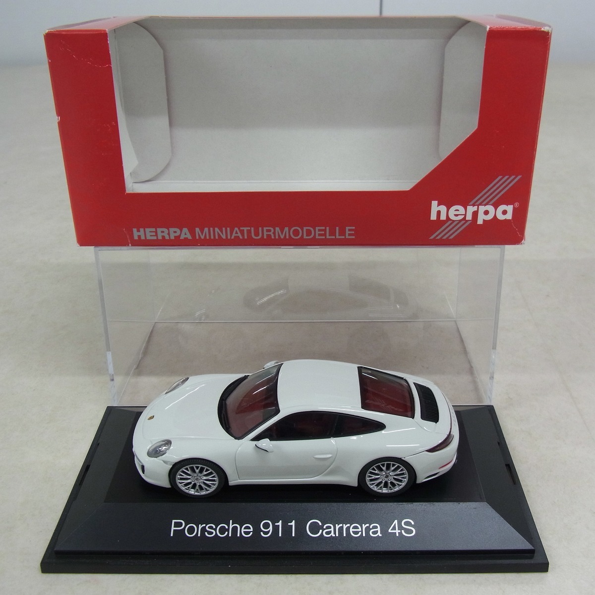 Rent a Porsche 911 Carrera 4 Cabriolet in New York