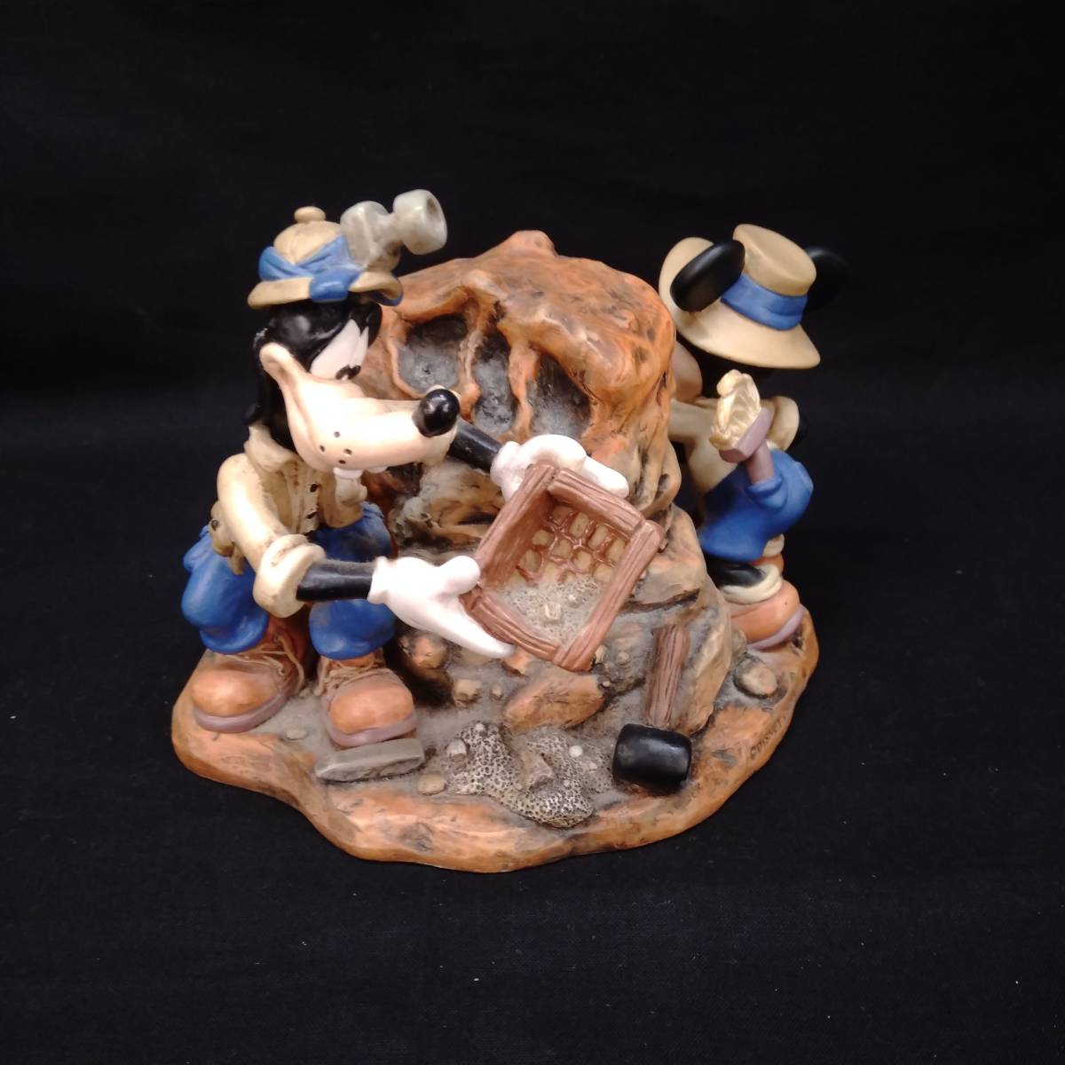 ミッキーヴィンテージディズニーワールドアニマルキングダムフィギア時計