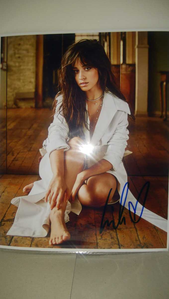 カミラ・カベロ直筆サイン入り超大型写真…Camila Cabello