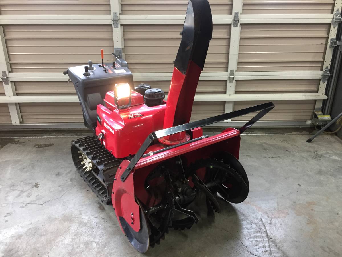 スズキ除雪機755になります。