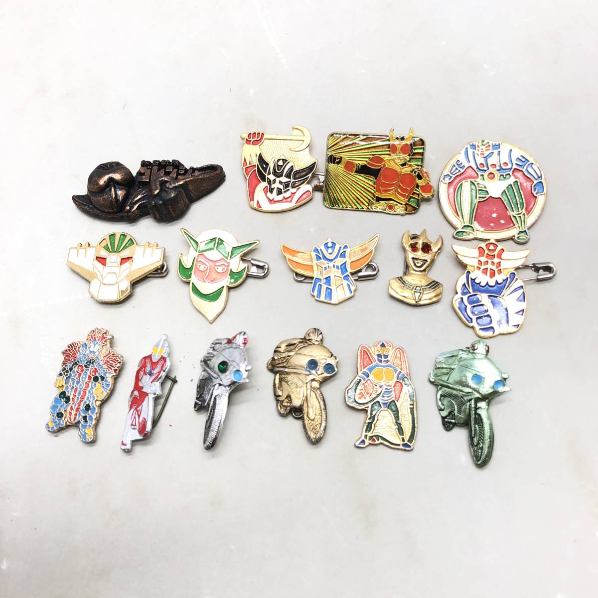 小学館ウルトラマンシリーズピンバッジ14個セット 再値下げ】小学館 ウルトラマン ピンバッジ 5種 - メルカリ