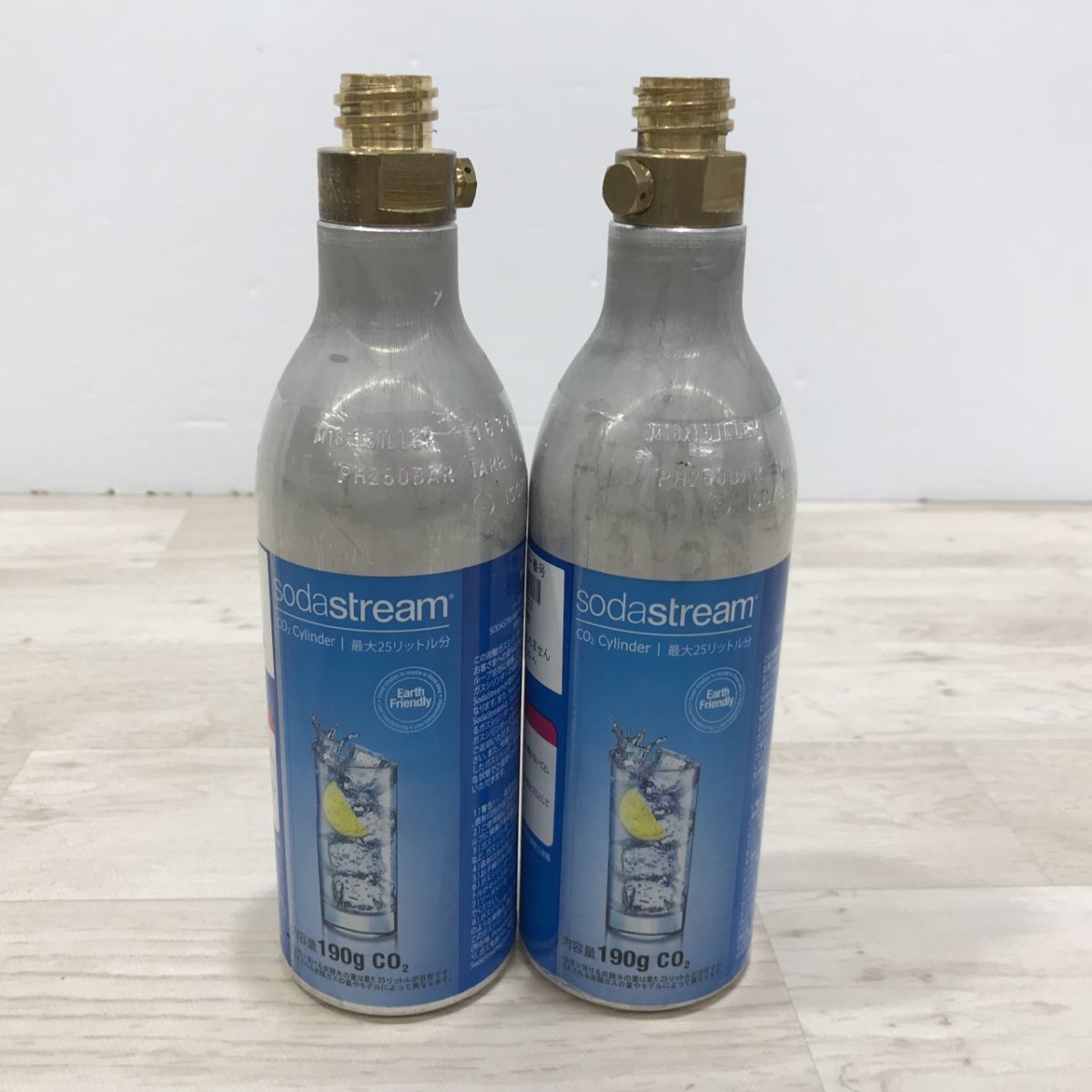 【傷や汚れあり】Sodastream ソーダストリーム 使用済み 炭酸ガスシリンダー 25L 空ボトル 2本[N6640]の落札情報詳細