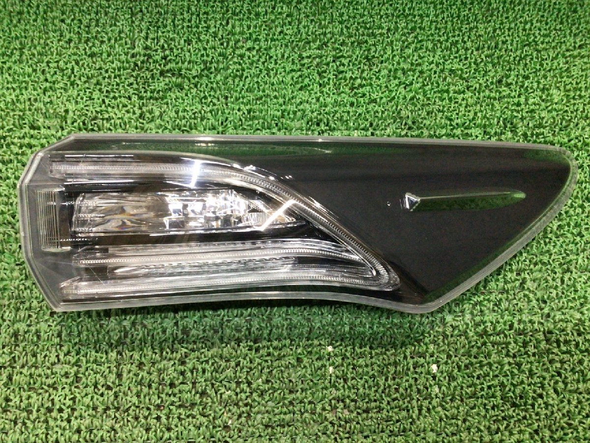 傷や汚れあり】【同梱不可】ハリアー ZSU60W 右テールランプ LED 