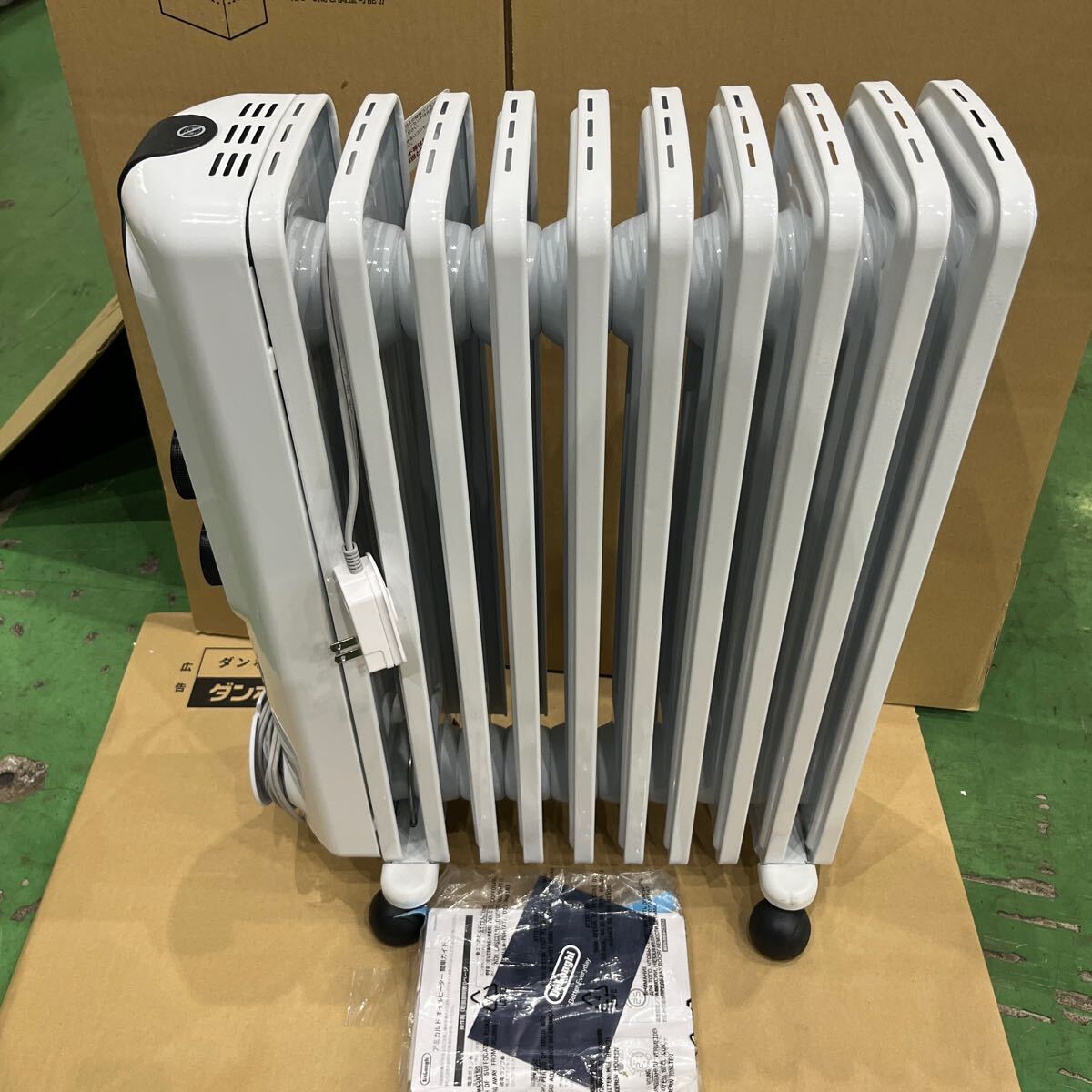 極美品】デロンギ ハテ オイルヒーター Delonghi MDHU12-BK 