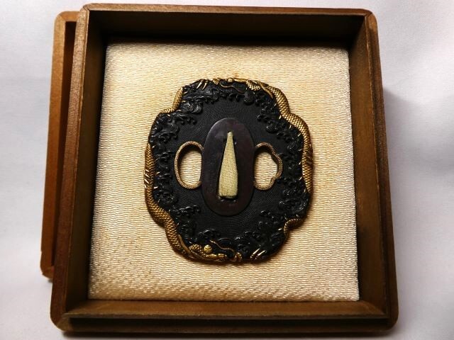 時代物　後藤仙乗作　鍔　鐔　波龍図　刀装具 時代物 後藤仙乗作 鍔 鐔 波龍図 刀装具 - メルカリ