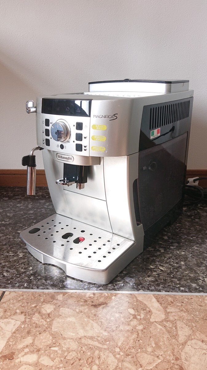 デロンギ DeLonghi マグニフィカS 1.8L ECAM22112W（初心者にも