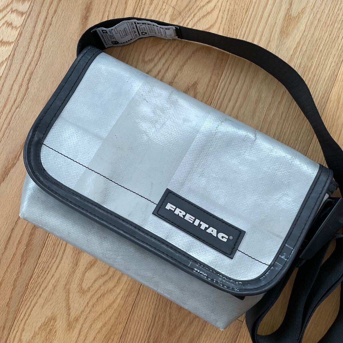 FREITAG ショルダーバッグ メッセンジャーバッグ シルバー 青 F11 フライターグ ショルダー メッセンジャーバッグ (FREITAG
