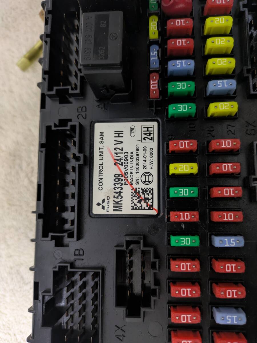 三菱 ふそう ブルーテックキャンター ヒューズボックス MK543399