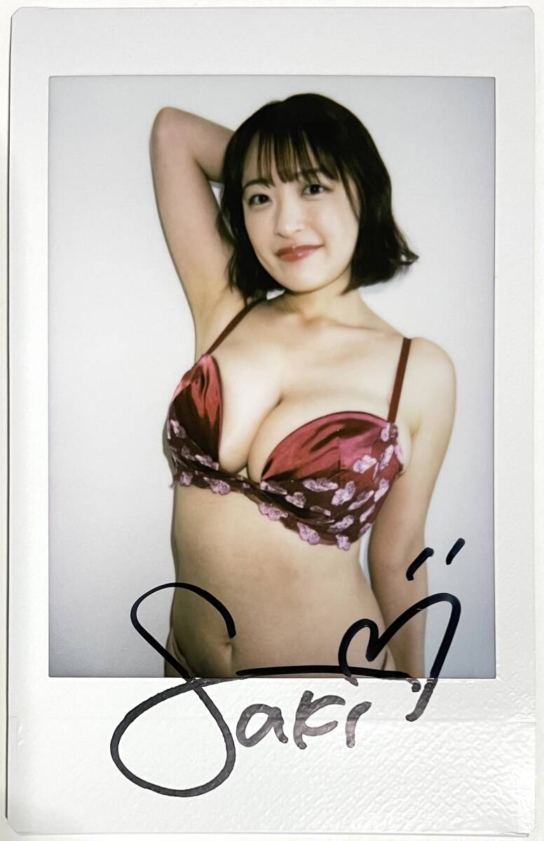 柳瀬さき直筆サイン入りチェキ 柳瀬さき 最新 DVD「やなパイナップル」直筆サイン入り撮影現場チェキ