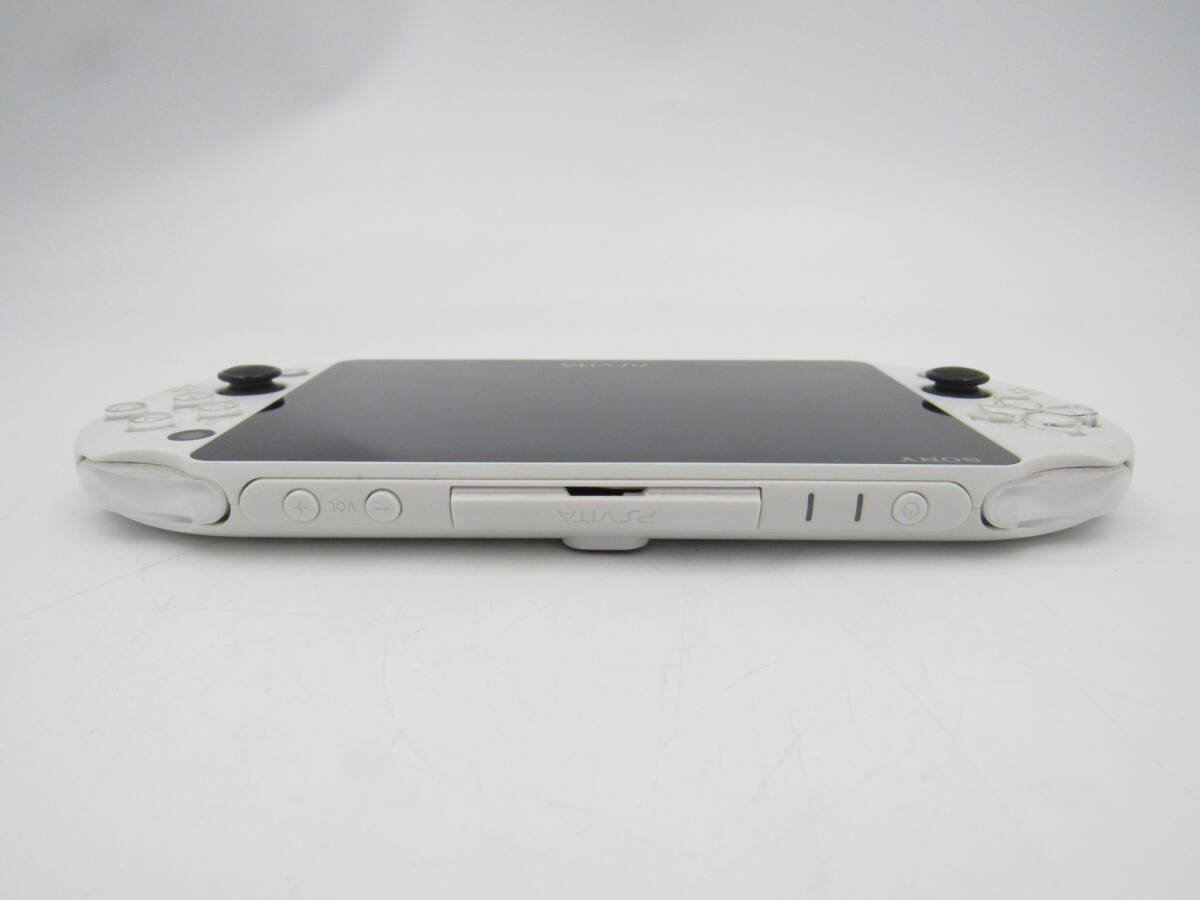 HI1041/初期化済 動作品 PS VITA 本体 ソフト 2点セット PCH-2000 ホワイト 戦国無双4 真 ガンダム無双 プレイステーション SONY 保管品の1番目の画像