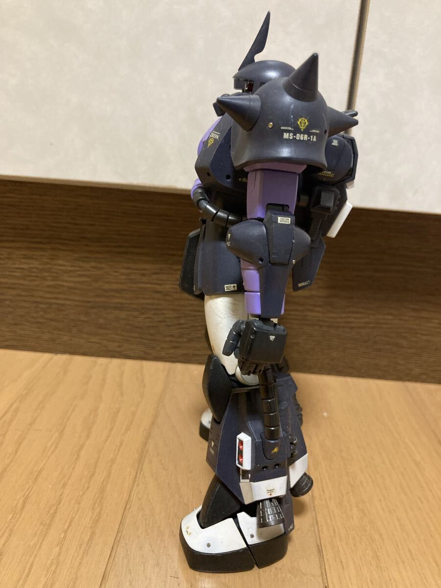 【全体的に状態が悪い】【ジャンク】MG 1/100 MS-06R 黒い三連星ザク Ver.2.0 現状品 箱、説明書なし 破損、欠品あり 全 ...