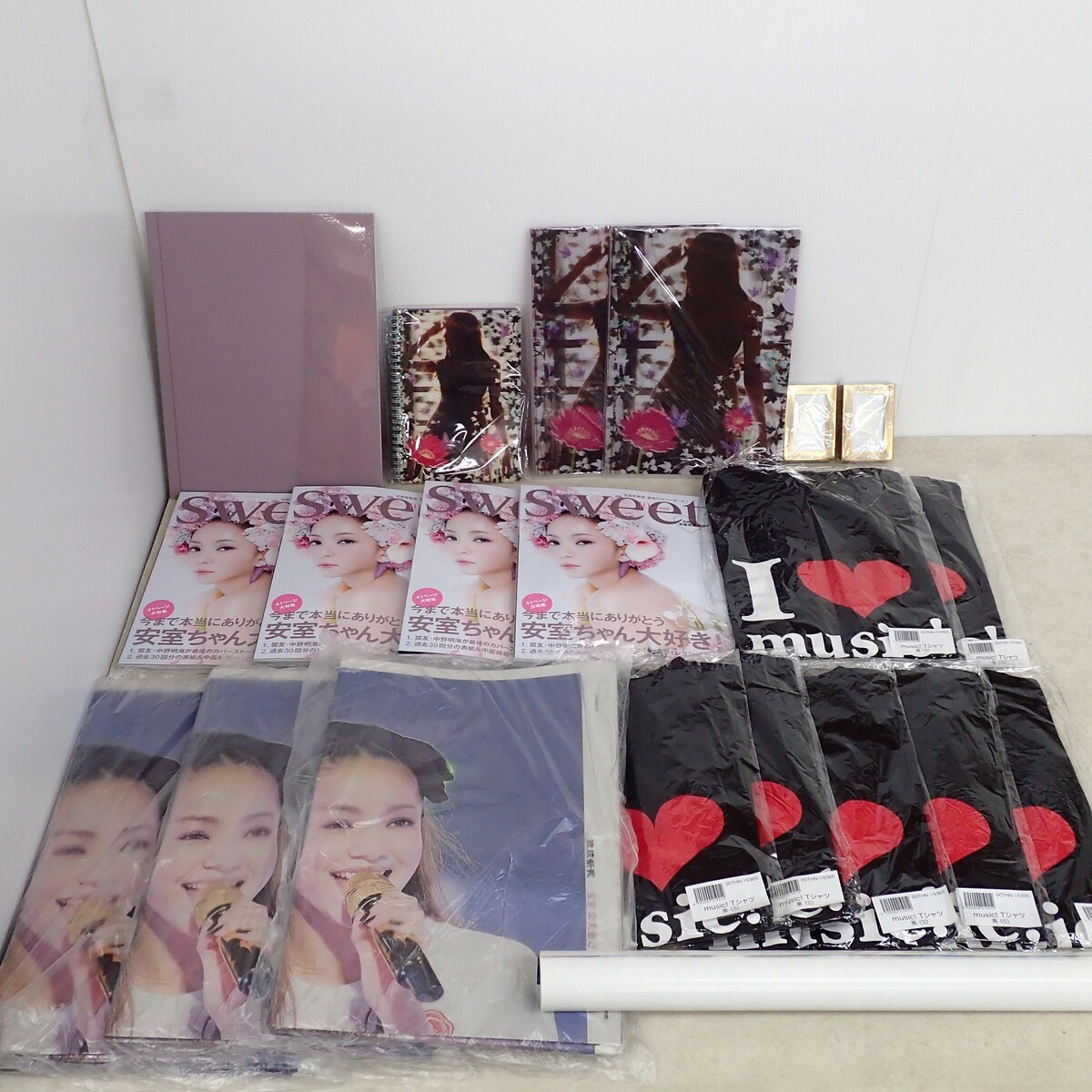 安室奈美恵　雑誌切り抜きファイル２冊セット 中古】貴重！即決/90年代の音楽雑誌から！付録ミニポスター付き！安室