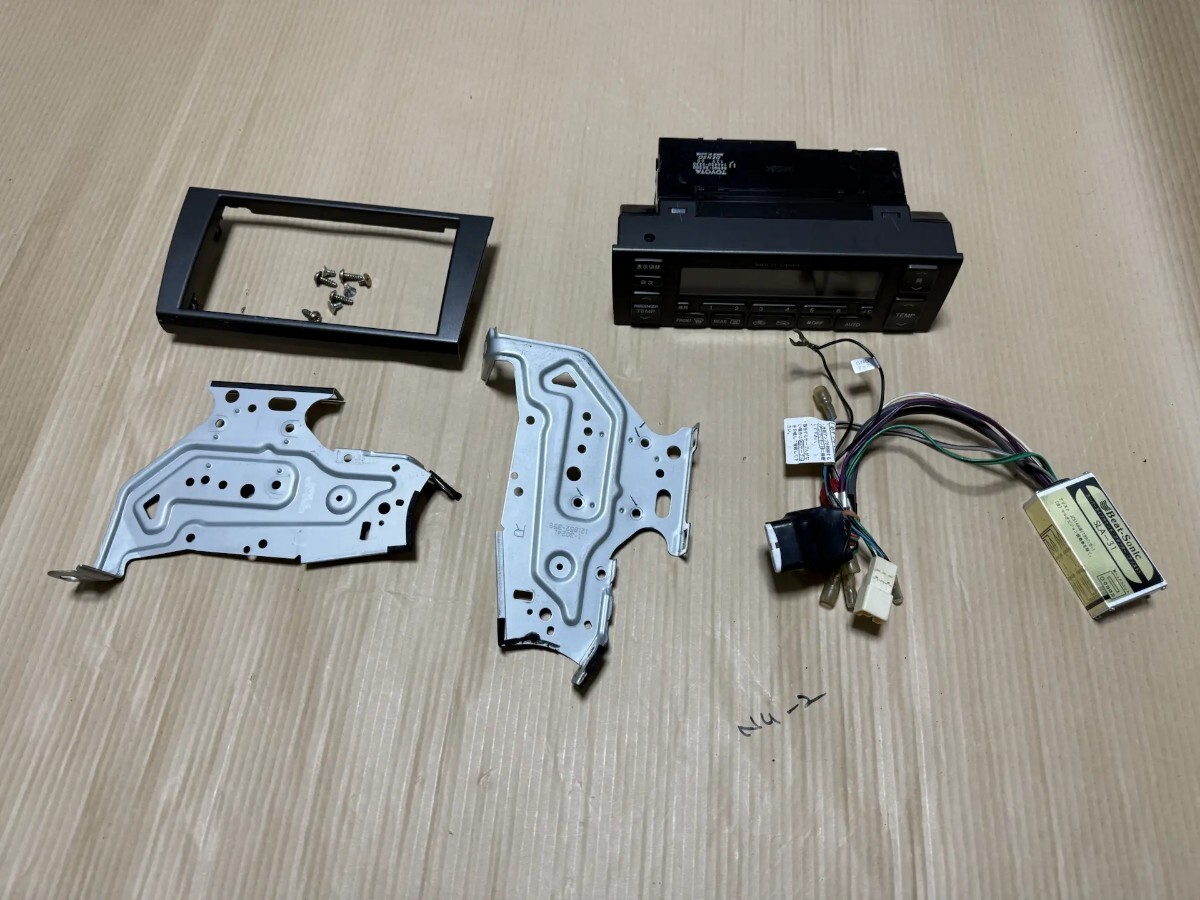 ○ TOYOTA トヨタ アクア NHP10 中期 エアコンスイッチパネル 55900