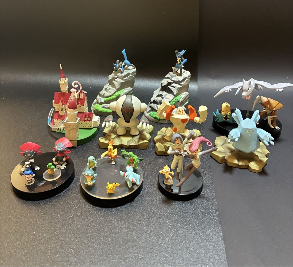 新品】タカラトミー 立体ポケモン図鑑 アルセウスSPECIAL あくタイプの