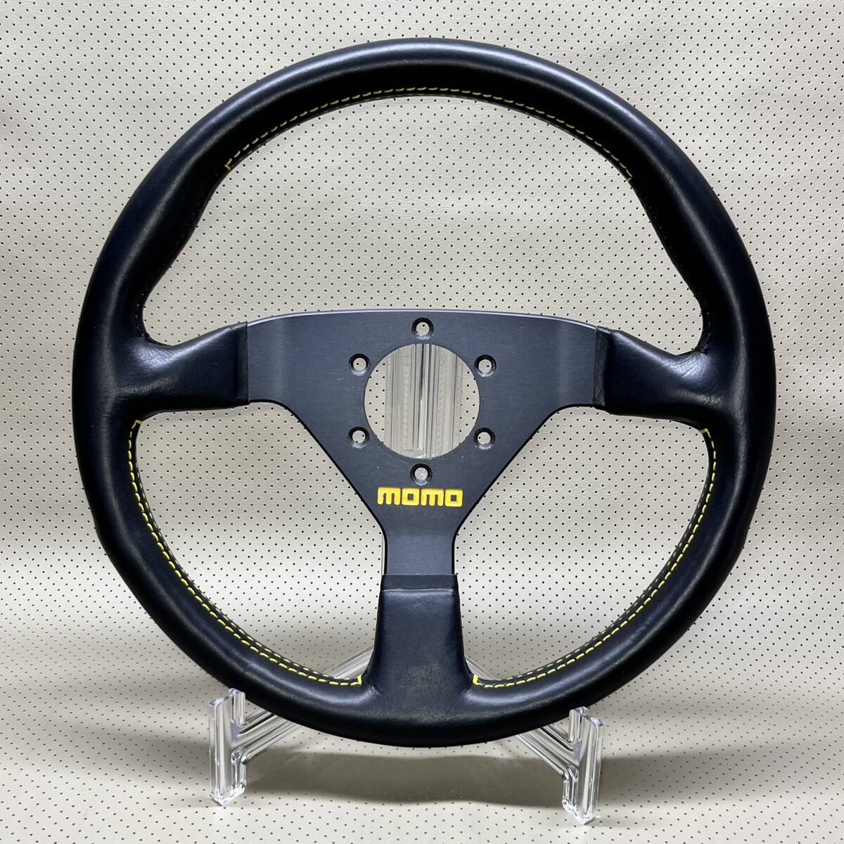中古】美品格安！MOMO「VELOCE RACING」/モモ「ヴェローチェレーシング