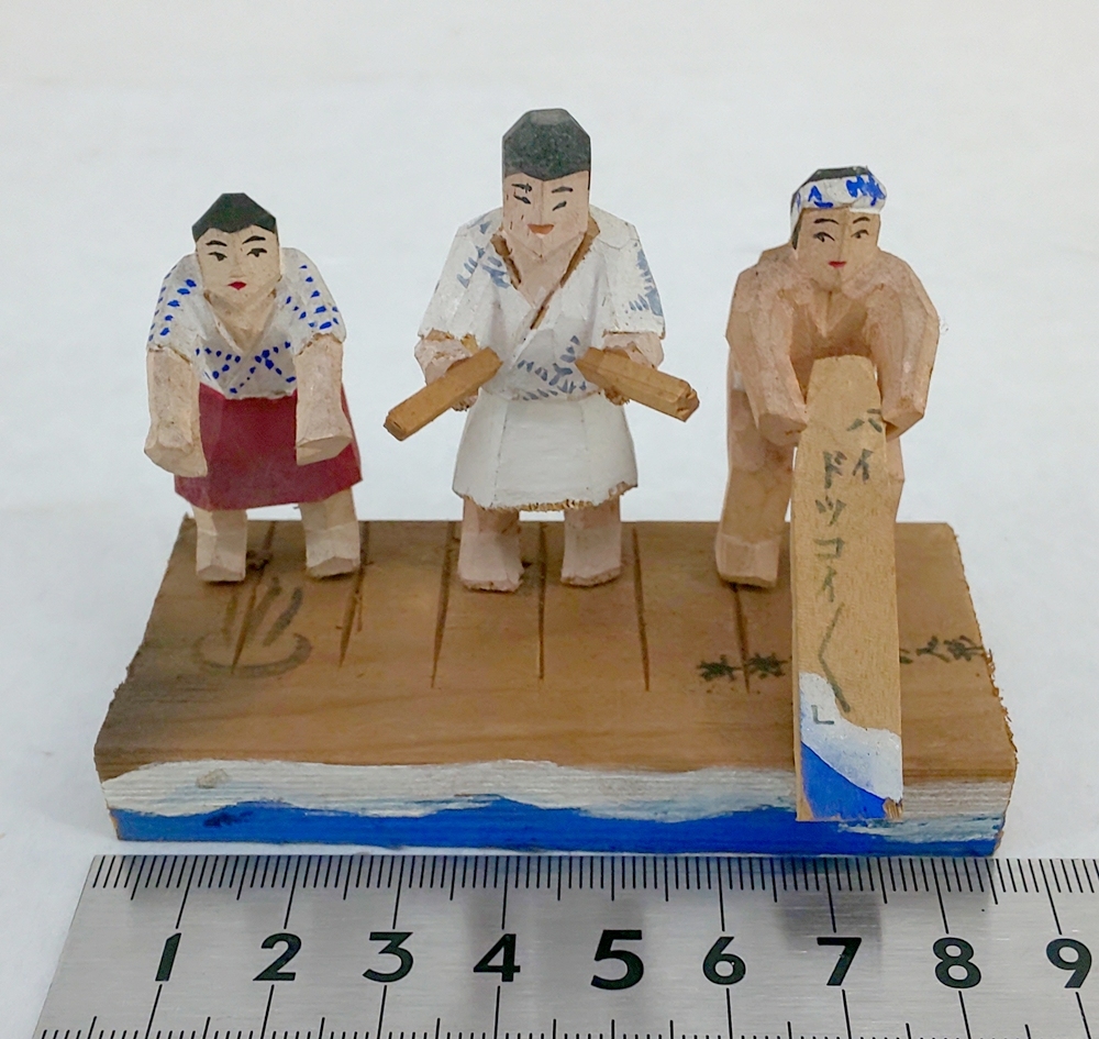 骨董品】農民美術 古い木彫り人形2点 豊年踊り（農夫）「舎人？」銘